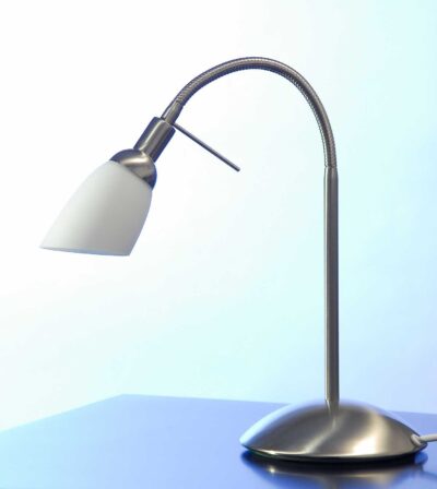 Lampe de table en métal brossé