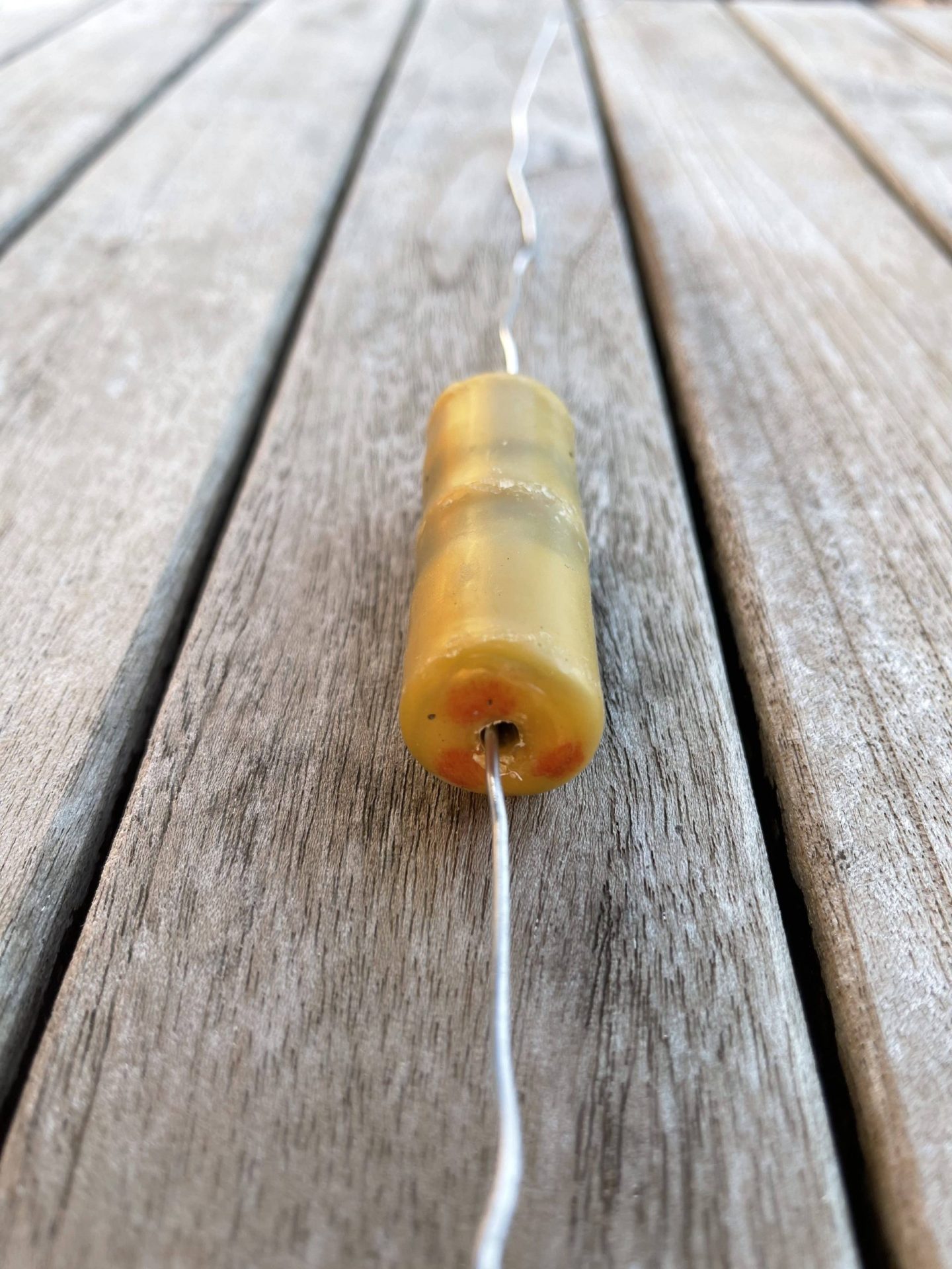 Antenne magnétique et cylindrique à la cire d'abeille de Yannick van Doorne pour l'électroculture et magnétoculture