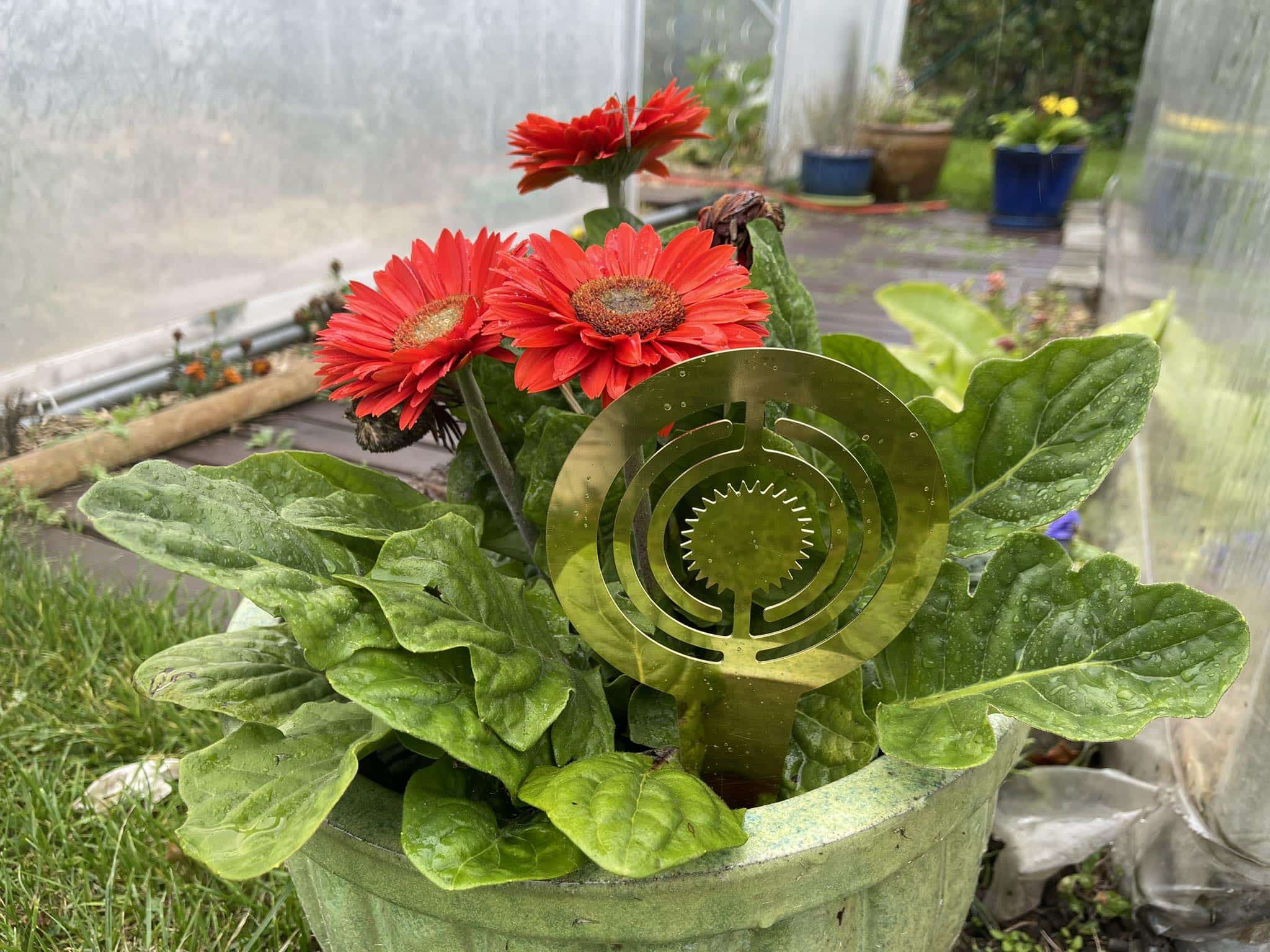Tuteur d’énergie vitale avec circuit oscillant pour les plantes